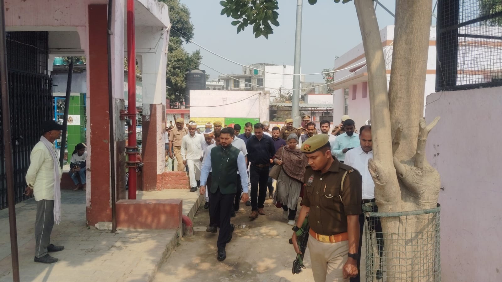 Barabanki: जिला अस्पताल के औचक निरीक्षण के दौरान इस बात पर नाराज़ हुई नोडल अधिकारी नीना शर्मा (IAS), डॉक्टरों को दिए यह सख़्त निर्देश 