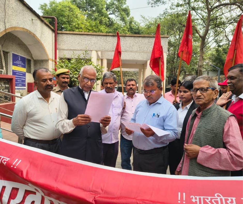 Barabanki: ईरान में जनता के नरसंहार के विरोध में CPI का ज़ोरदार प्रदर्शन, एप्सटीन फाइल्स को लेकर मोदी सरकार पर साधा निशाना 