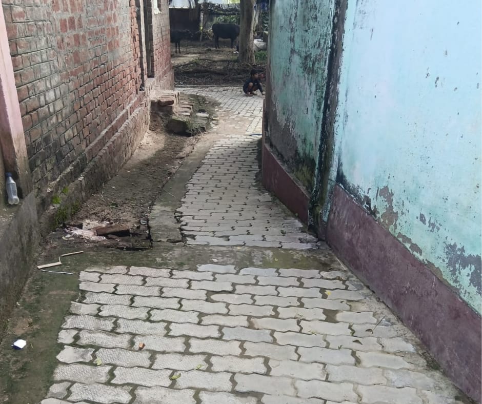 बाराबंकी में इंटरलॉकिंग मार्ग निर्माण में पक्षपात का आरोप
