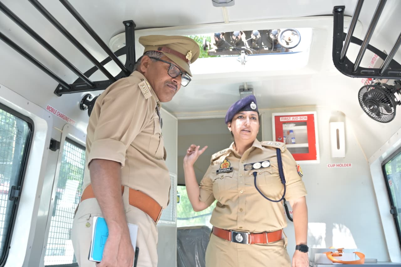 Barabanki News एसपी रवीना त्यागी निरीक्षण