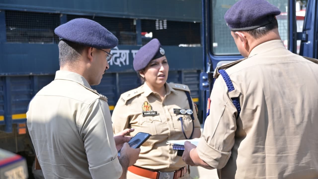 Barabanki News एसपी रवीना त्यागी निरीक्षण