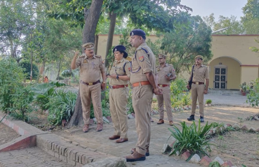 बाराबंकी SP रवीना त्यागी ने रामसनेहीघाट थाने का किया औचक निरीक्षण