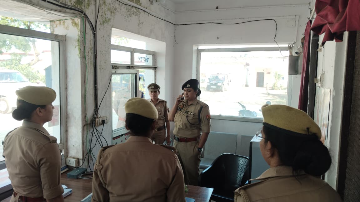 बाराबंकी SP रवीना त्यागी रामसनेहीघाट निरीक्षण