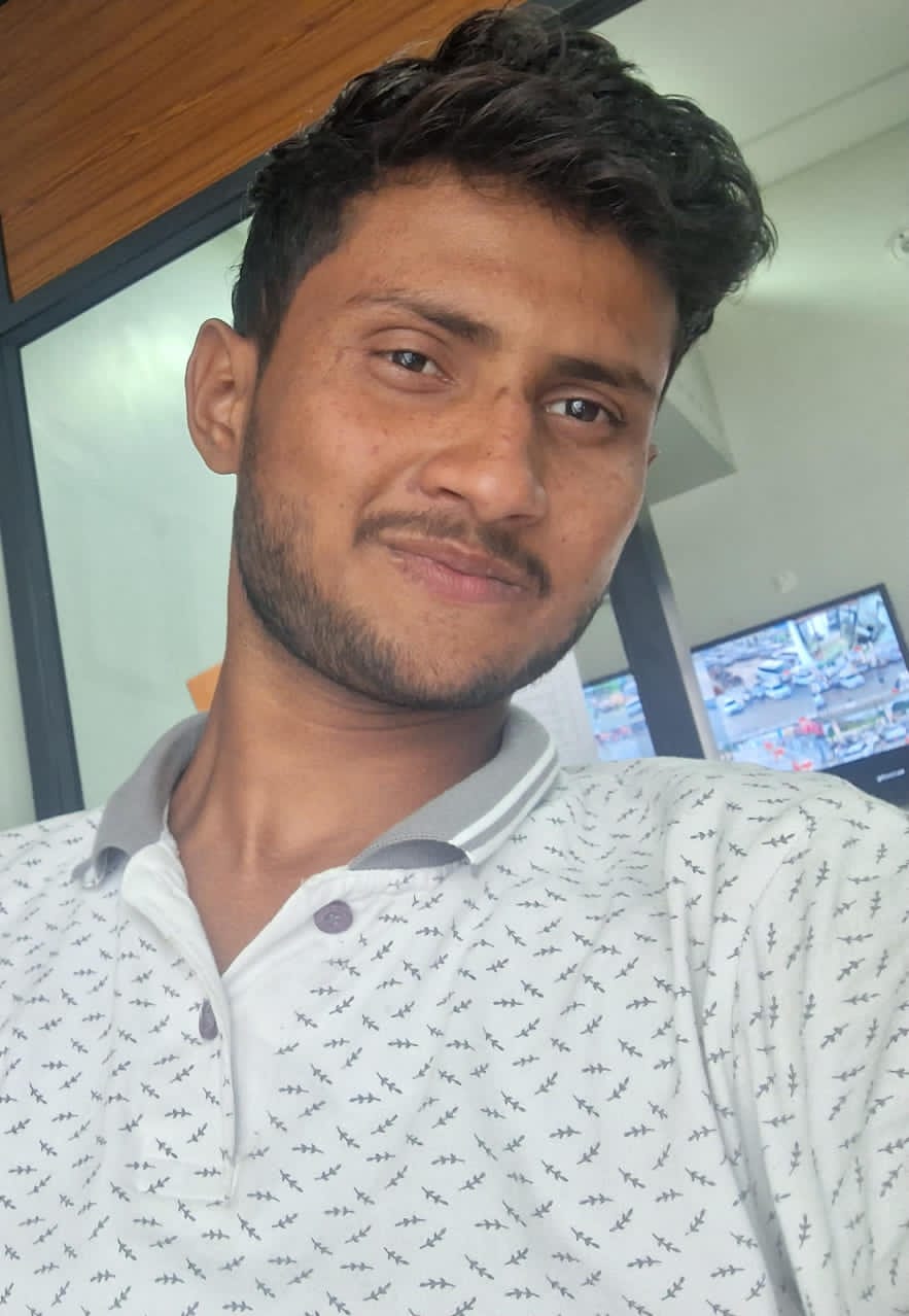 बाराबंकी गोमती नदी में युवक ने लगाई छलांग
