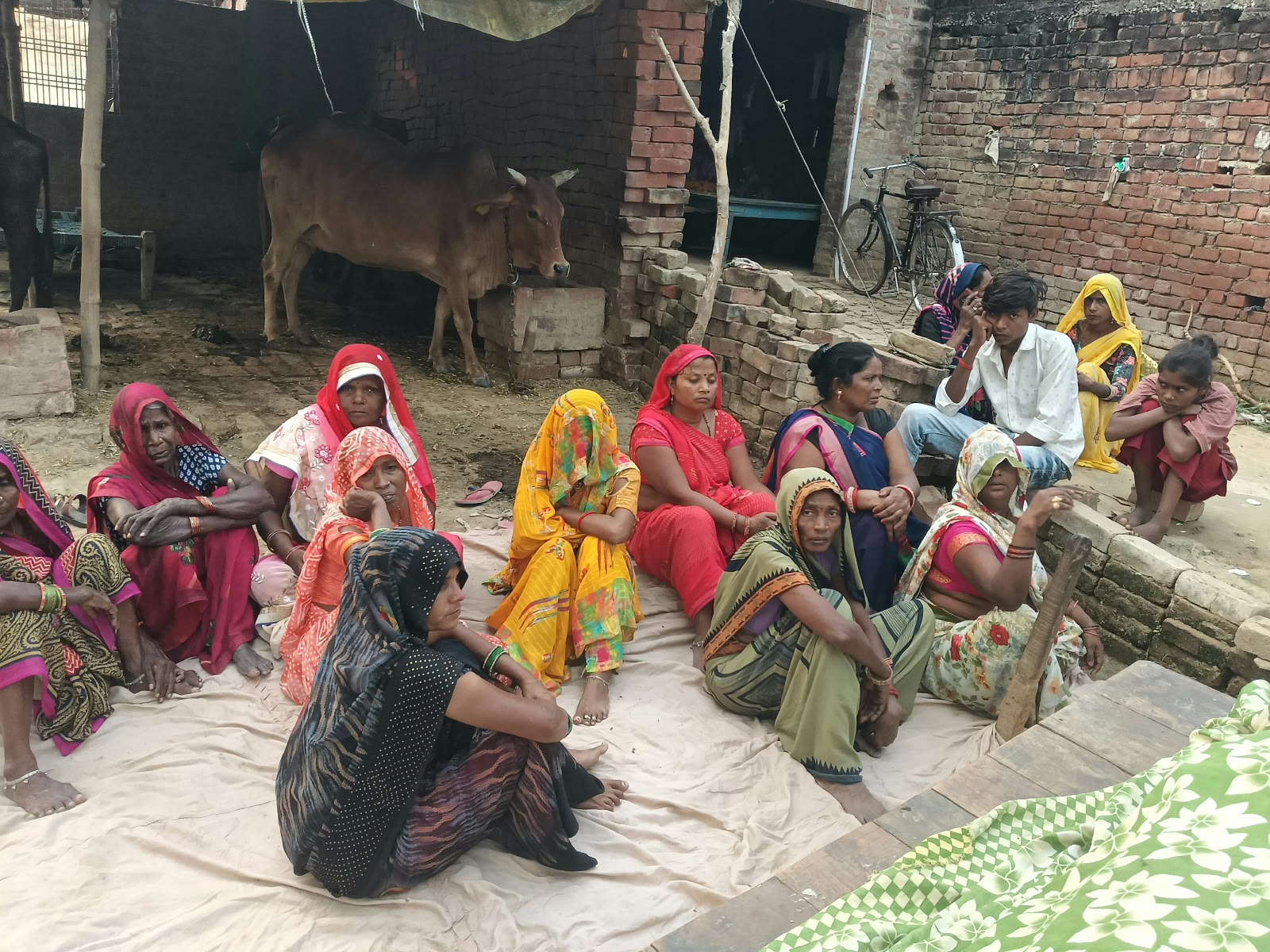 बाराबंकी में तीन जगह मिले शव