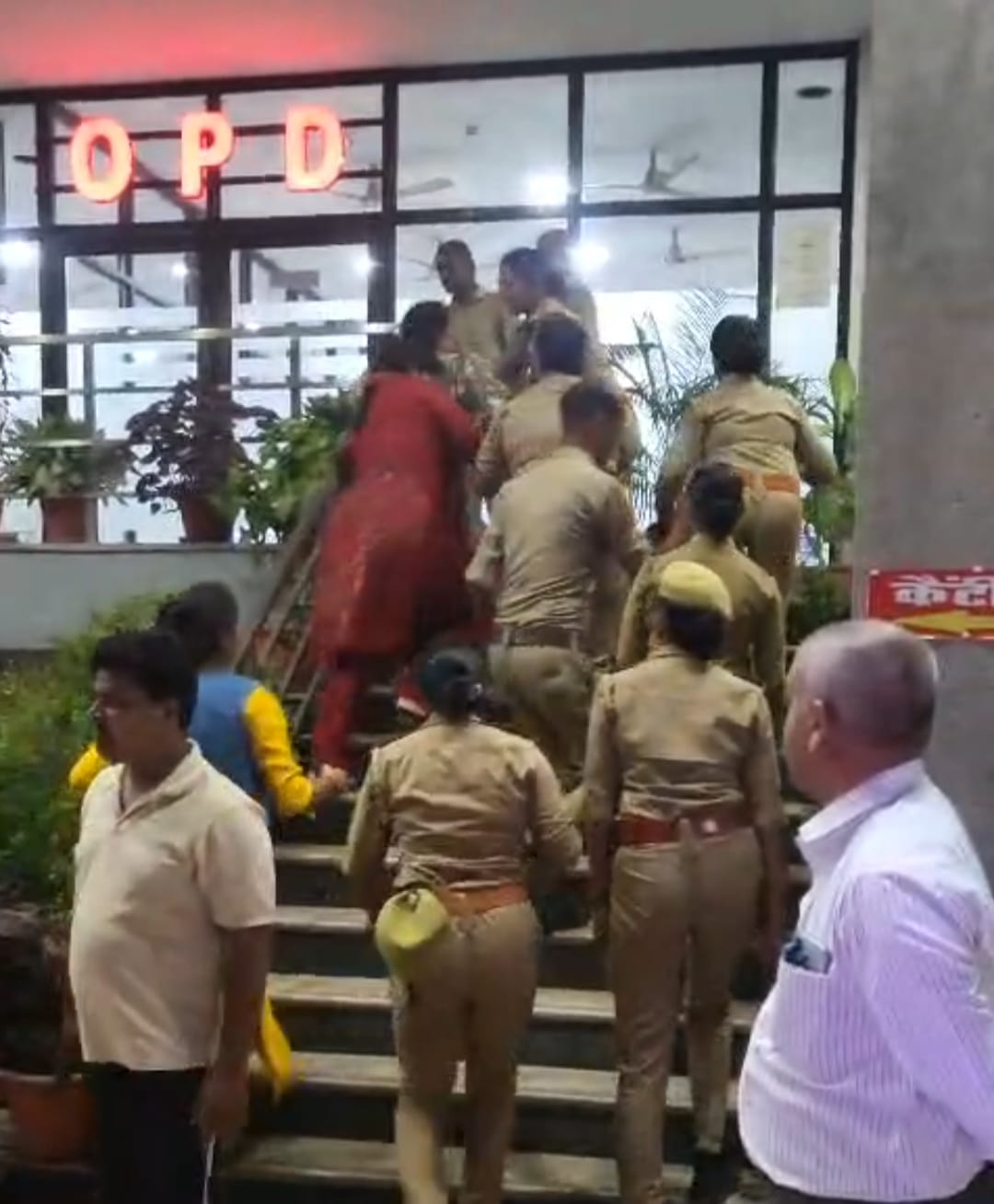 बाराबंकी आर्या हॉस्पिटल में मरीज की मौत
